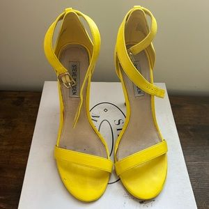 REALOVE Steve Madden Yellow heels *USED*